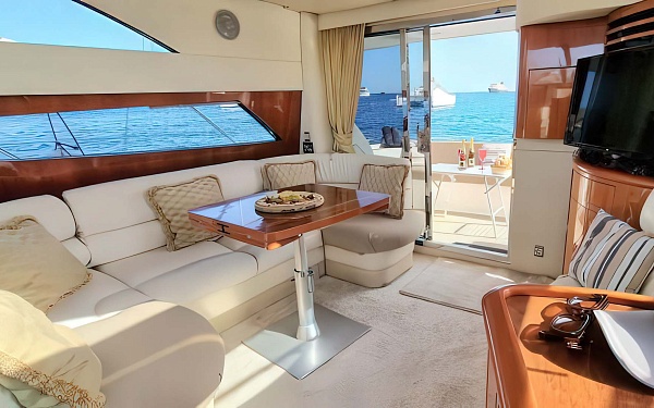 Аренда яхты Fairline Phantom 43 на Миконосе